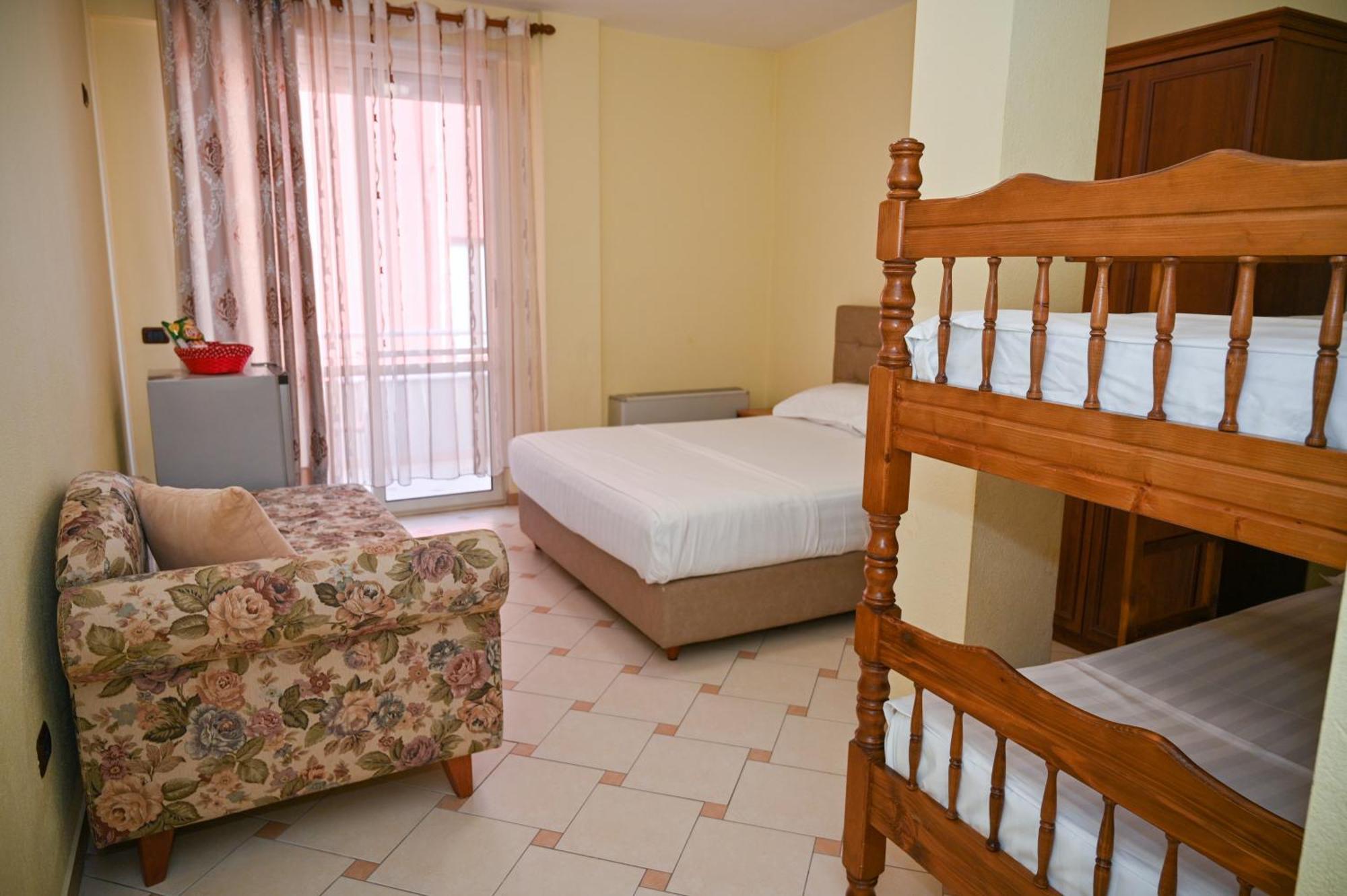 Hotel Vila Emes Durrës Eksteriør bilde