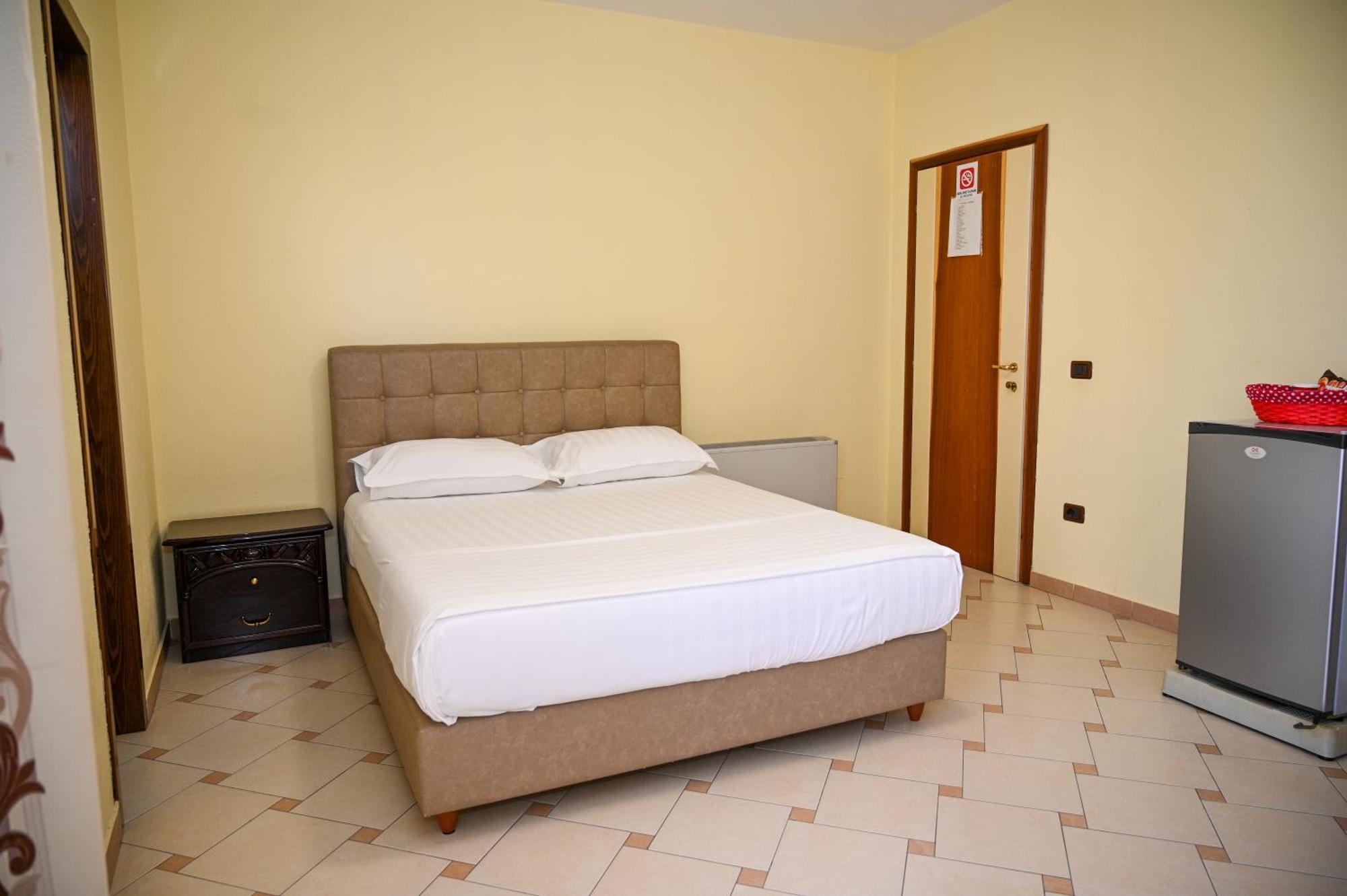Hotel Vila Emes Durrës Eksteriør bilde